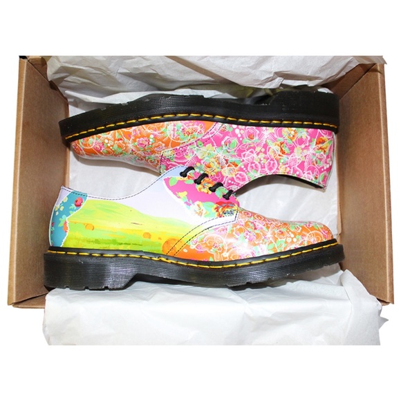 Dr. Martens Women's Daze Smiths 4-eye Oxford Shoe - Picture 7 of 8